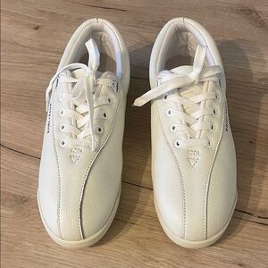 Easy Spirit Leather Sneakers Size 8N Narrow White Lace Up Comfort Shoes Womens